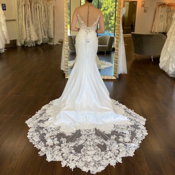 EXCLUSIVE Wedding Dress from Essence of Australia - Picture 3 of 5